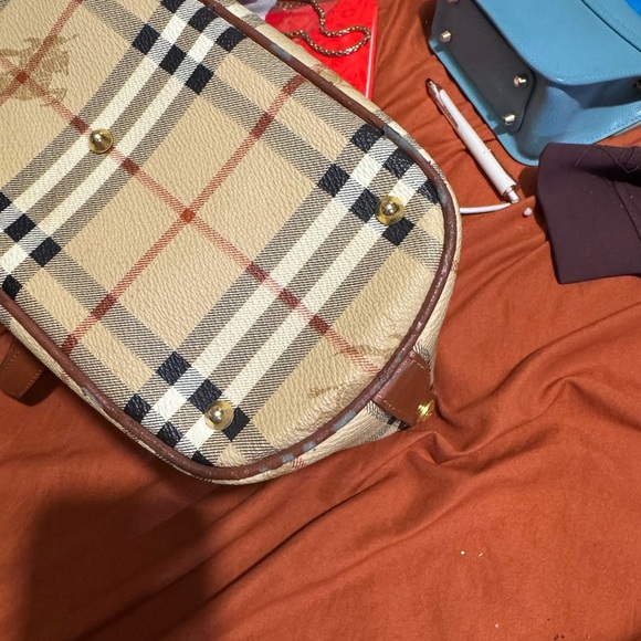 Burberry Classic Checkered Tote Bag with Brown Accents - Picture 8 of 11